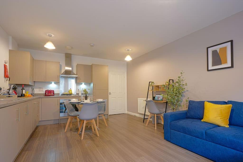 Luxury Campbell Park Apartments In Central Mk With Balcony, Free Parking & Smart Tv With Netflix By Yoko Property Milton Keynes Esterno foto
