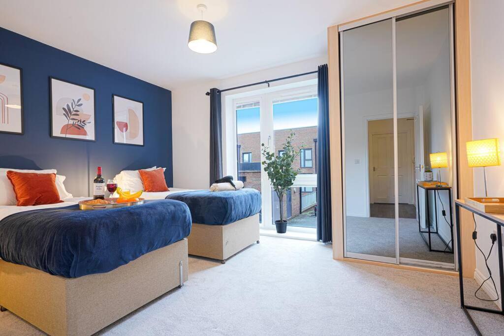 Luxury Campbell Park Apartments In Central Mk With Balcony, Free Parking & Smart Tv With Netflix By Yoko Property Milton Keynes Esterno foto