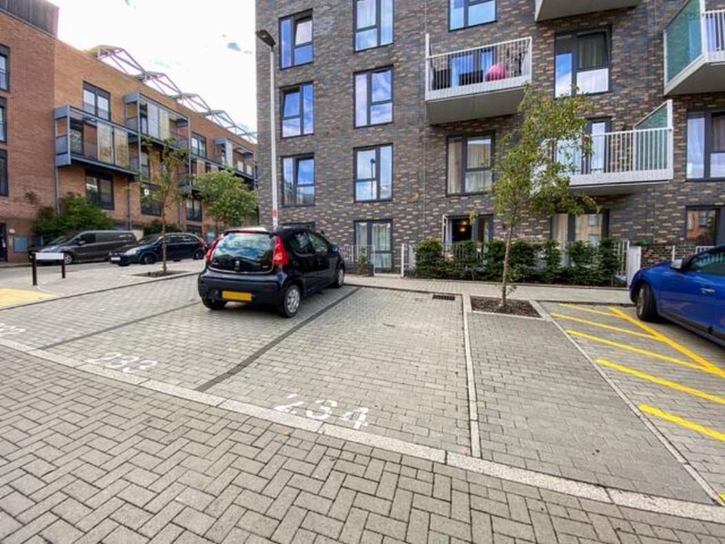 Luxury Campbell Park Apartments In Central Mk With Balcony, Free Parking & Smart Tv With Netflix By Yoko Property Milton Keynes Esterno foto